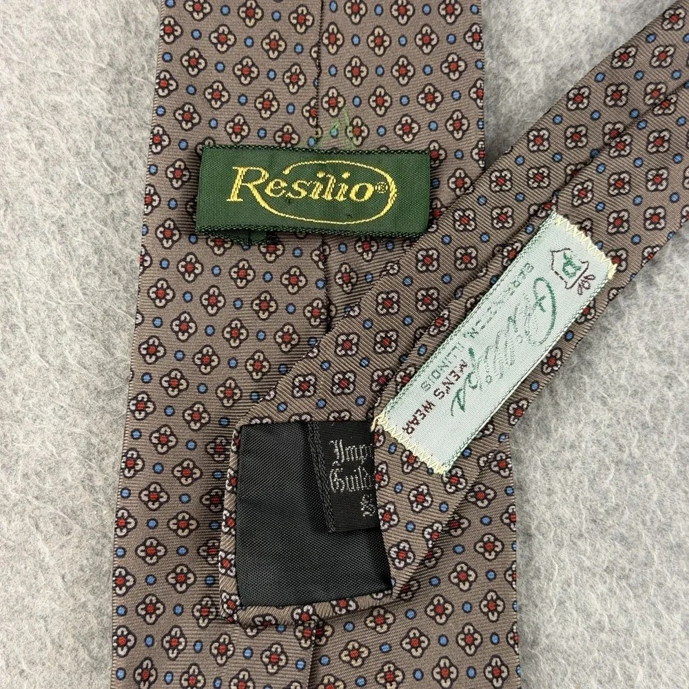 Resilio Imported Silk Tie Gray Taupe Floral Medallion 100% Silk Italy 54x3.25